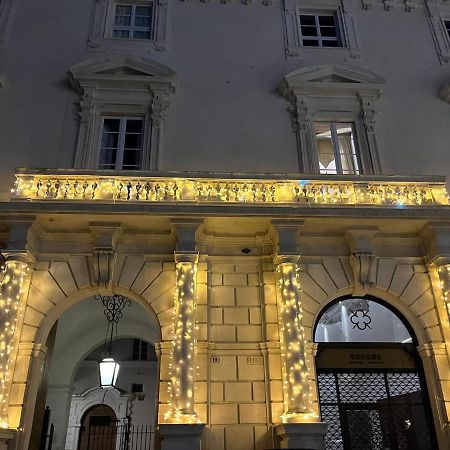 Palazzo Pica Alfieri Centro Storico Bed & Breakfast L'Aquila Exterior photo